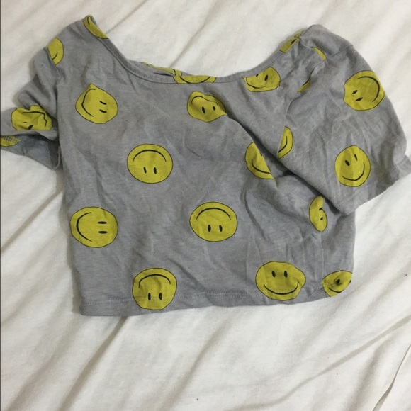 PACSUN grey smiley face crop top