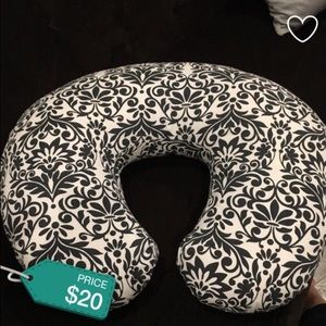 Nursing pillow