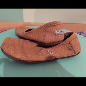 Tan- Colored Toms