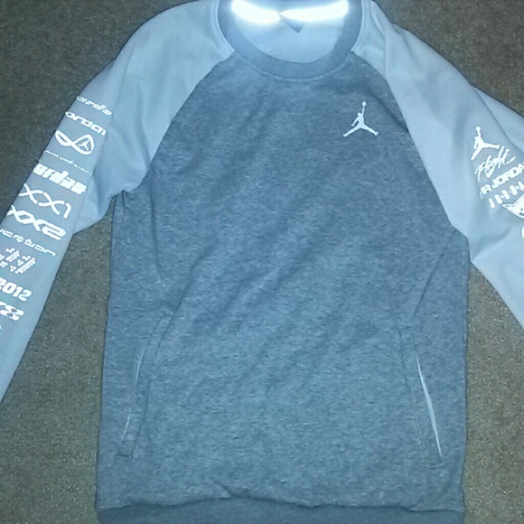 Mens small Jordan Long sleeve