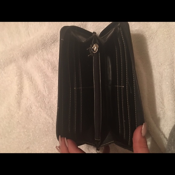 Guess wallet - Picture 2 of 2