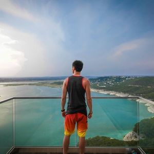 Meet your Posher, Henry hung