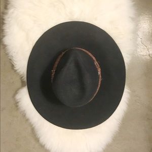 Wide brim %100 wool hat - Anthropologie