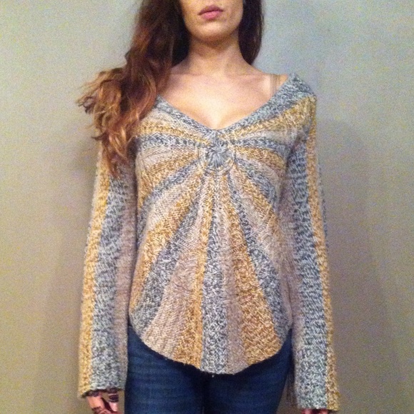 Free People Sweaters - 💋 Free People Bell Sleeve Sweater