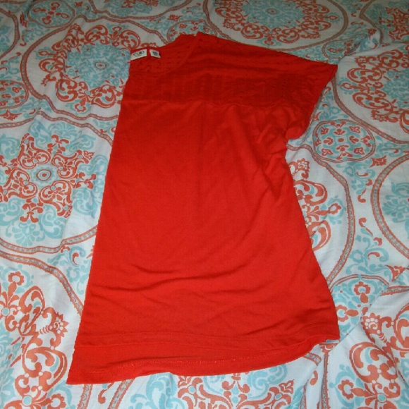 Perforated High-Low Top - Picture 2 of 2