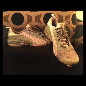 Womens Puma Cell tennis shoes