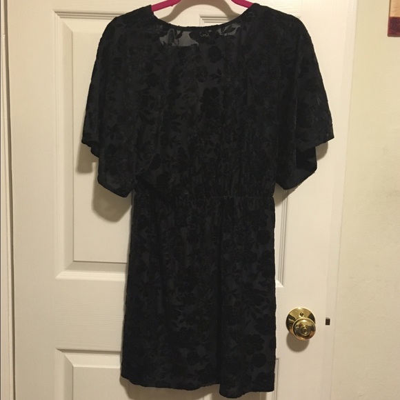 Black dress - Picture 2 of 4