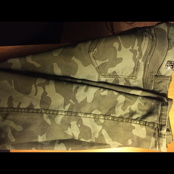 Flip side Reversible Camo and Greem skinny jeans