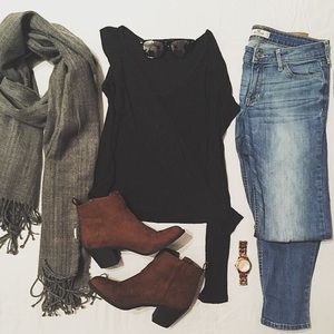 TOP: Brandy Black Long Sleeve