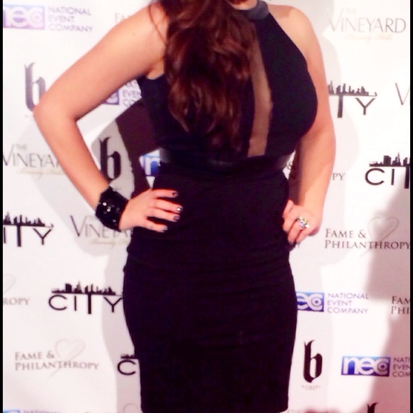 Open back strapless LBD with sheer panel - Picture 3 of 3