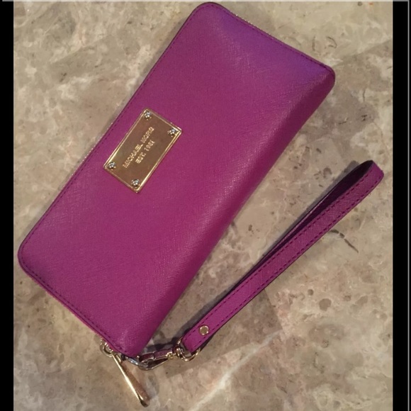 Michael Kors Multifunction Wallet (Large)