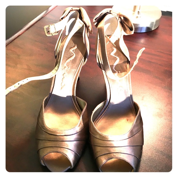 Pink Satin Dress Shoe with Bow - Picture 1 of 3