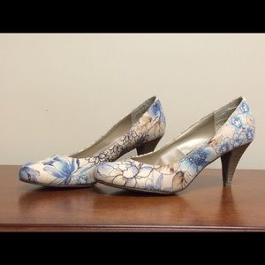Liz Claiborne flex pumps