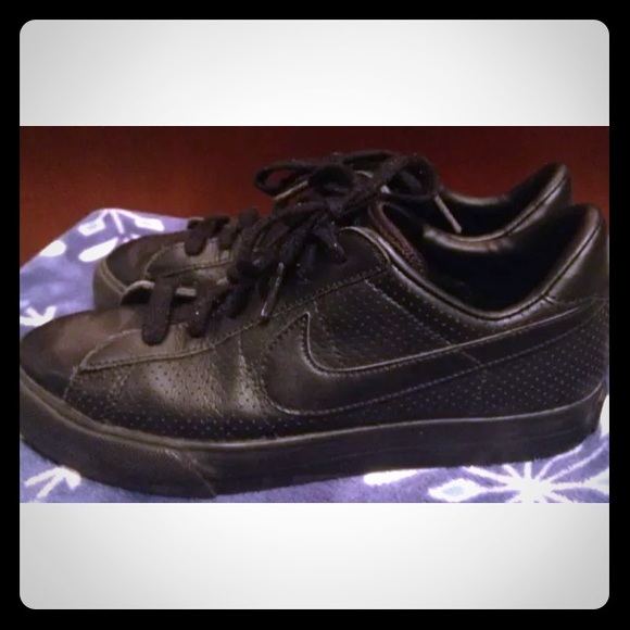 Black youth NIKE SWEET CLASSIC LOW size 5.5Y/W7.5
