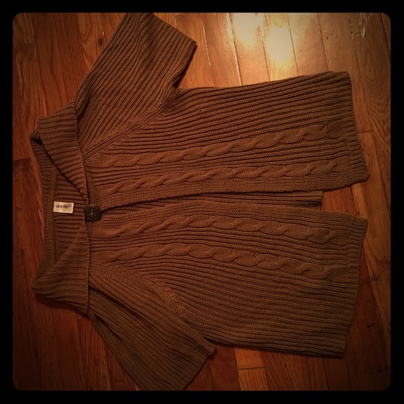 Tan cable knit short sleeve sweater with large