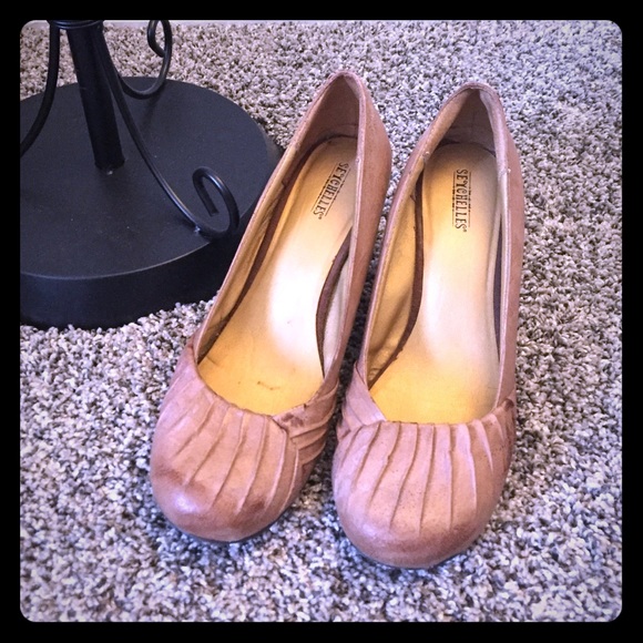 Comfortable work wedges