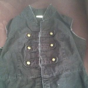 No Boundaries black vest