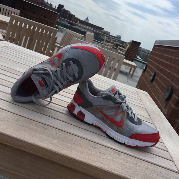 Nike - Picture 2 of 3