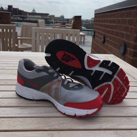 Nike - Picture 3 of 3