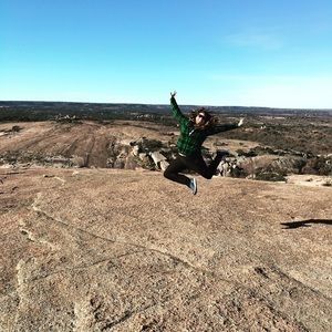 Meet your Posher, Caitlin