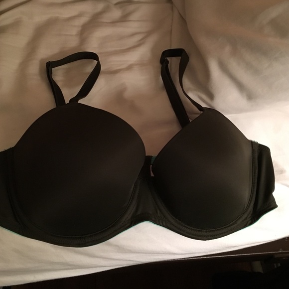VS pink wear everywhere bra