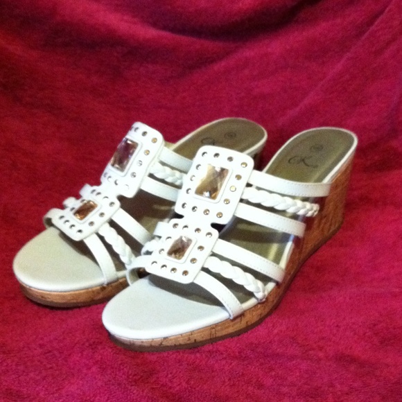 WHITE WEDGES