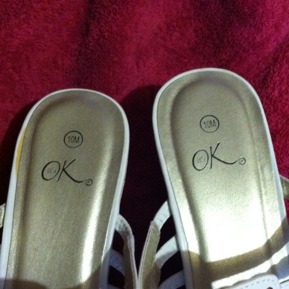 WHITE WEDGES - Picture 3 of 4