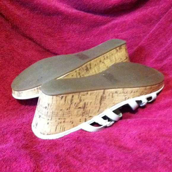 WHITE WEDGES - Picture 4 of 4