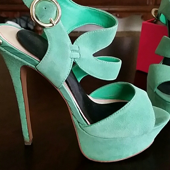 Shoes - Picture 2 of 3