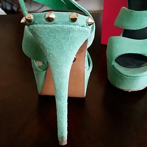 Shoes - Picture 3 of 3