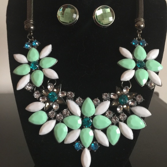 Jewelry - 🎉Hostess Pick🎉FREE SHIPPING! Best In Bloom