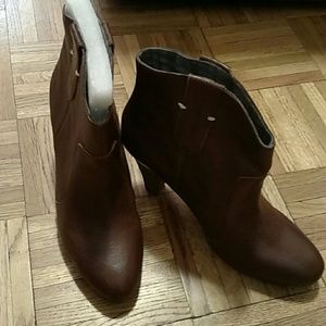 Brand new never with nine west booties