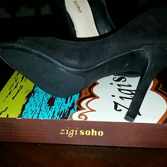 Shoes - Picture 2 of 3