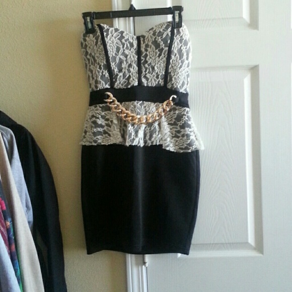 New Look Dresses & Skirts - Lace Dress