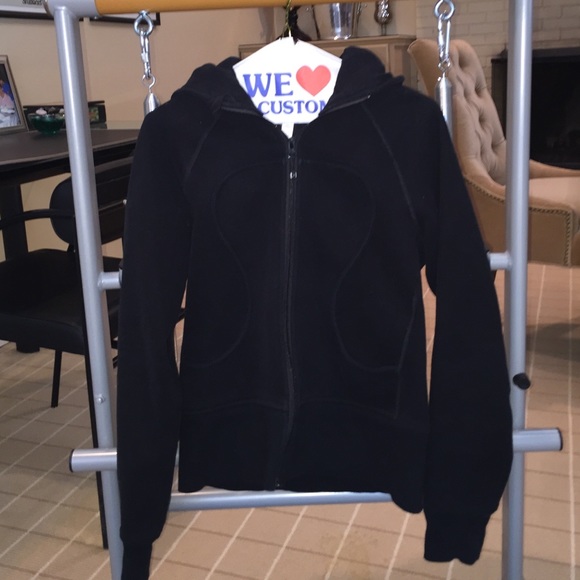Ladies Lululemon sweatshirt