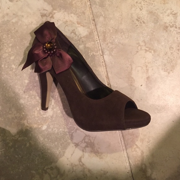 Brown pumps, worn once