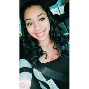 Meet your Posher, Elizabeth