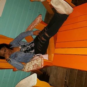 Meet your Posher, Netania