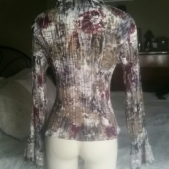 Rag button up ls blouse - Picture 3 of 3