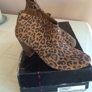 Steve Madden sz8 suede animal print boots