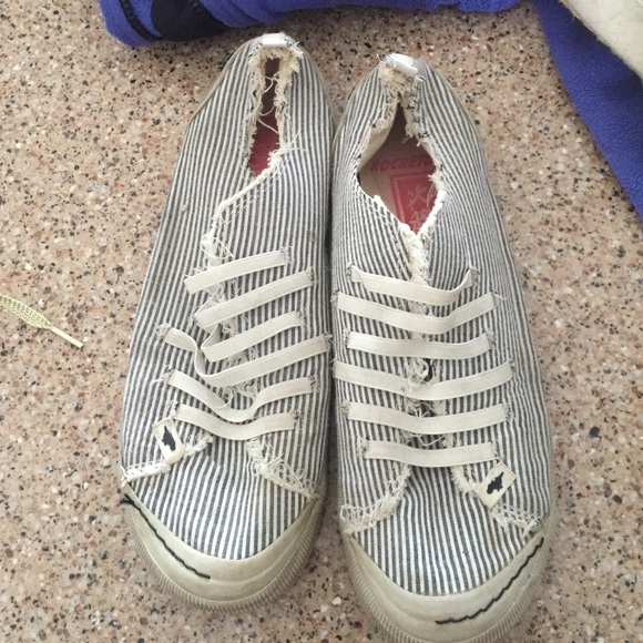 Rocket dog tennis shoe