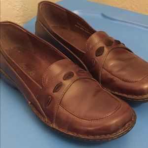 Clarke size 9 M Brown leather loafers