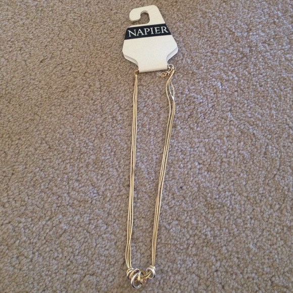 Gold necklace from Khols