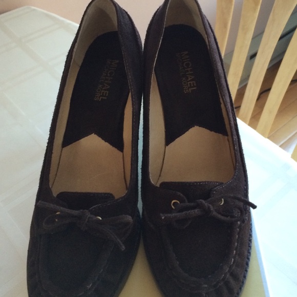 Michael Kors sz 7.5 Chocolate Brown suede wedges.