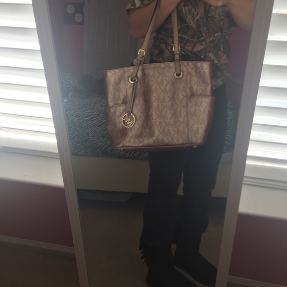 Micheal kors purse - Picture 1 of 4