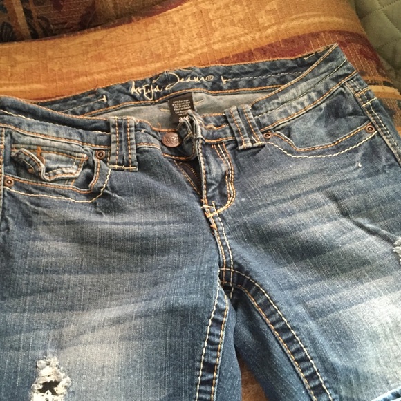 Jeans - Picture 2 of 3