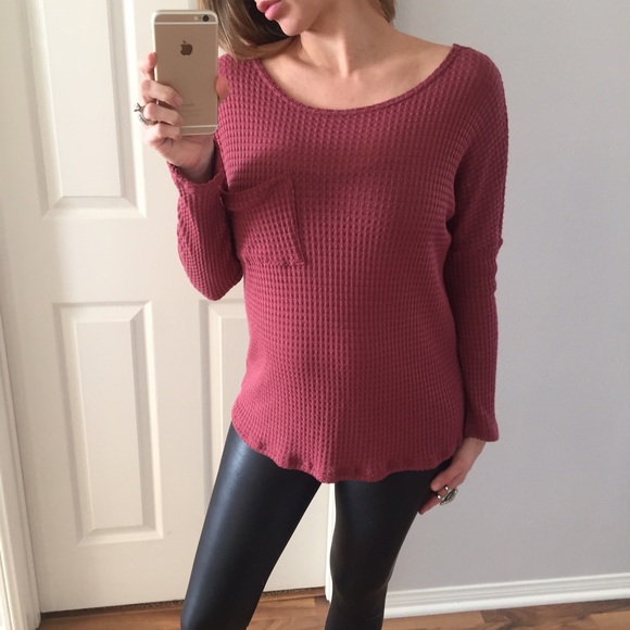 🎉 Sold • Berry Open Wrap Back Thermal Top - Picture 3 of 4