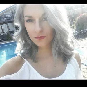 Meet your Posher, Angela