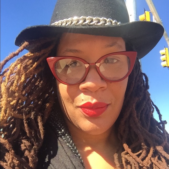 Meet your Posher, Sharifa - Picture 2 of 3