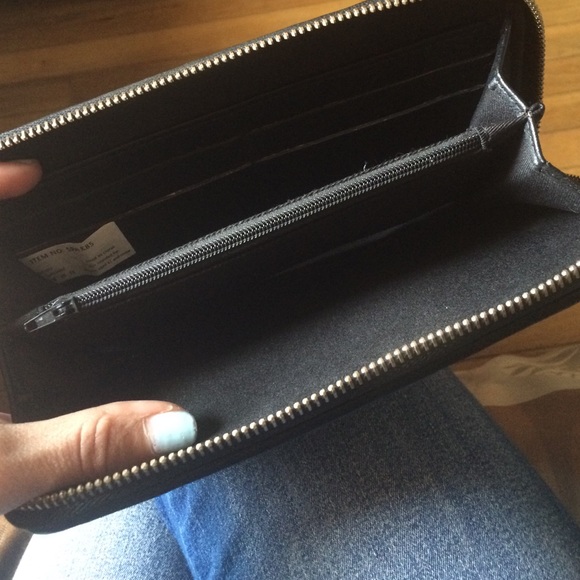 Hand Wallet - Picture 2 of 2